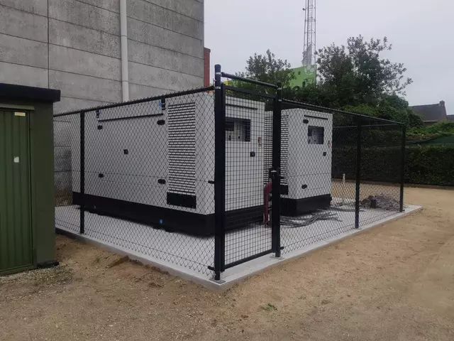 Industriële generatoren in bedrijf op een bouwplaats
